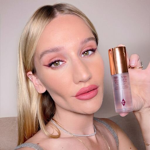 CHARLOTTES PREISGEKRÖNTES TRIO FÜR EIN STRALENDES TEINT – Hautpflege- & Make-up-Set